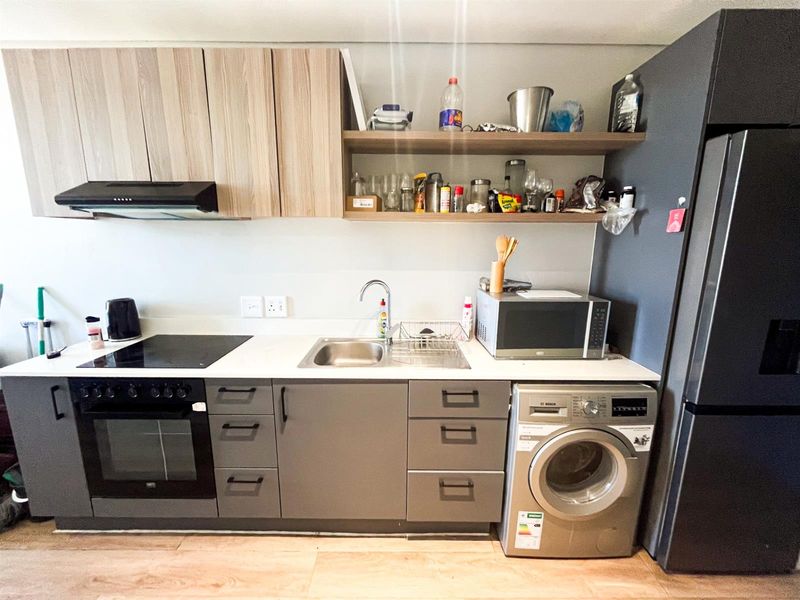 Modern One-Bedroom Apartment in Secure, Well-Managed Complex - Photo 3