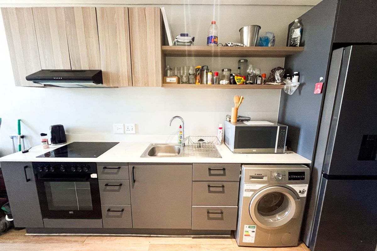 Modern One-Bedroom Apartment in Secure, Well-Managed Complex - Photo 3