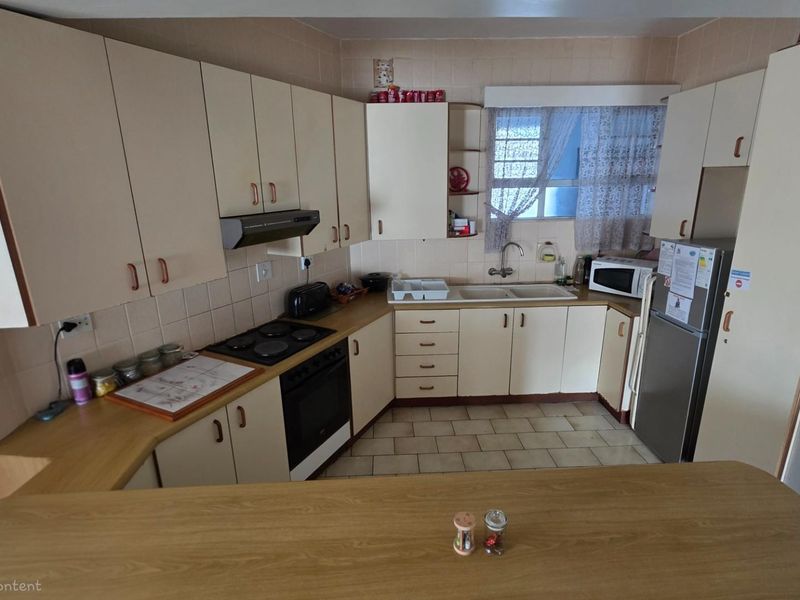 Lovely 2 bedroom, 2 bathroom Beachfront apartment on the Margate Golden Mile - Photo 9