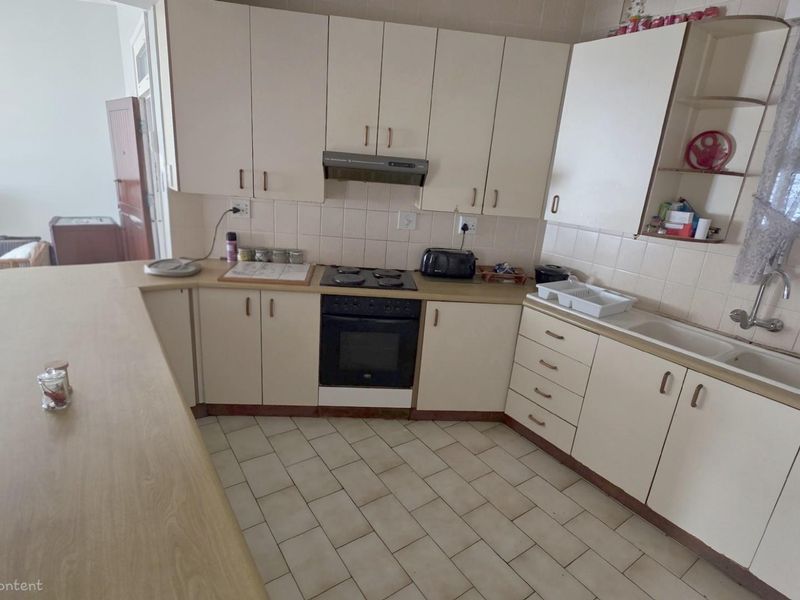 Lovely 2 bedroom, 2 bathroom Beachfront apartment on the Margate Golden Mile - Photo 10