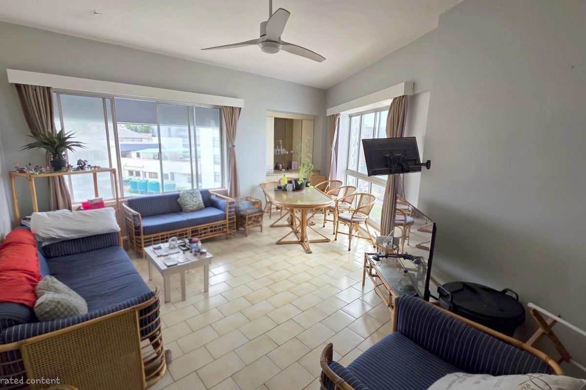 Lovely 2 bedroom, 2 bathroom Beachfront apartment on the Margate Golden Mile - Photo 2