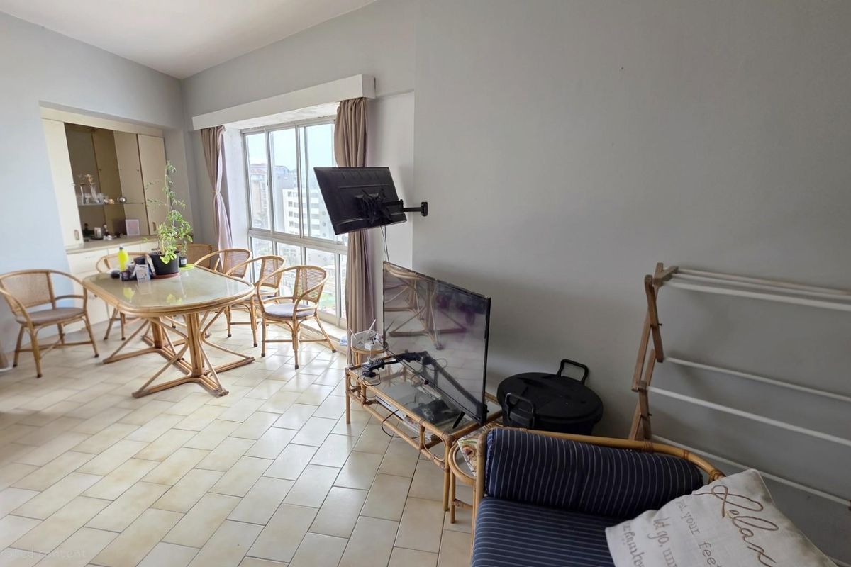 Lovely 2 bedroom, 2 bathroom Beachfront apartment on the Margate Golden Mile - Photo 3