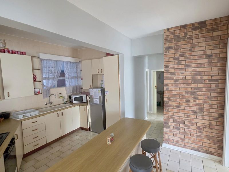 Lovely 2 bedroom, 2 bathroom Beachfront apartment on the Margate Golden Mile - Photo 6