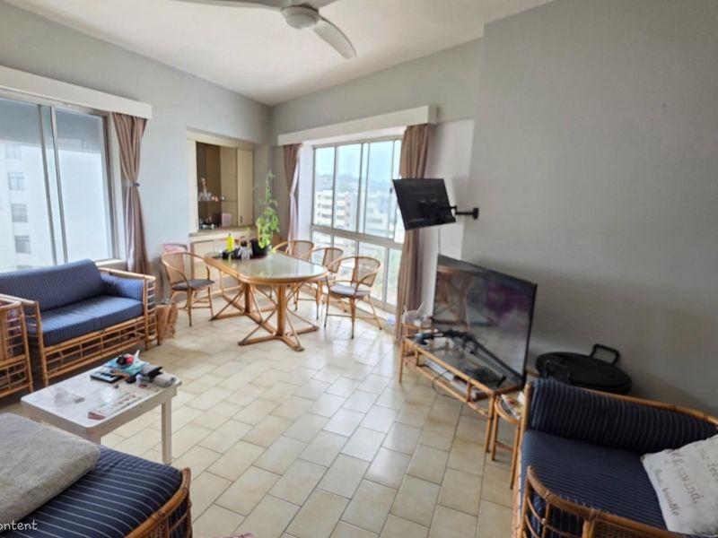 Lovely 2 bedroom, 2 bathroom Beachfront apartment on the Margate Golden Mile - Photo 4
