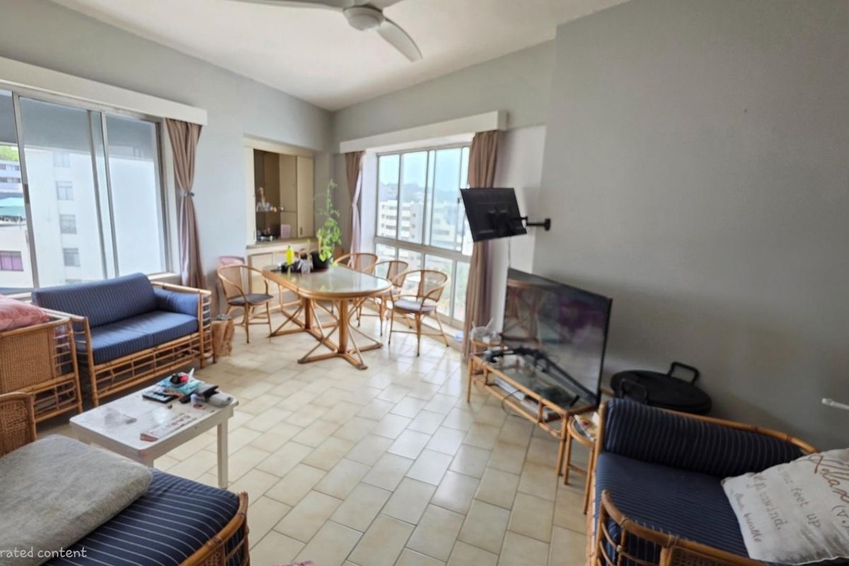 Lovely 2 bedroom, 2 bathroom Beachfront apartment on the Margate Golden Mile - Photo 4