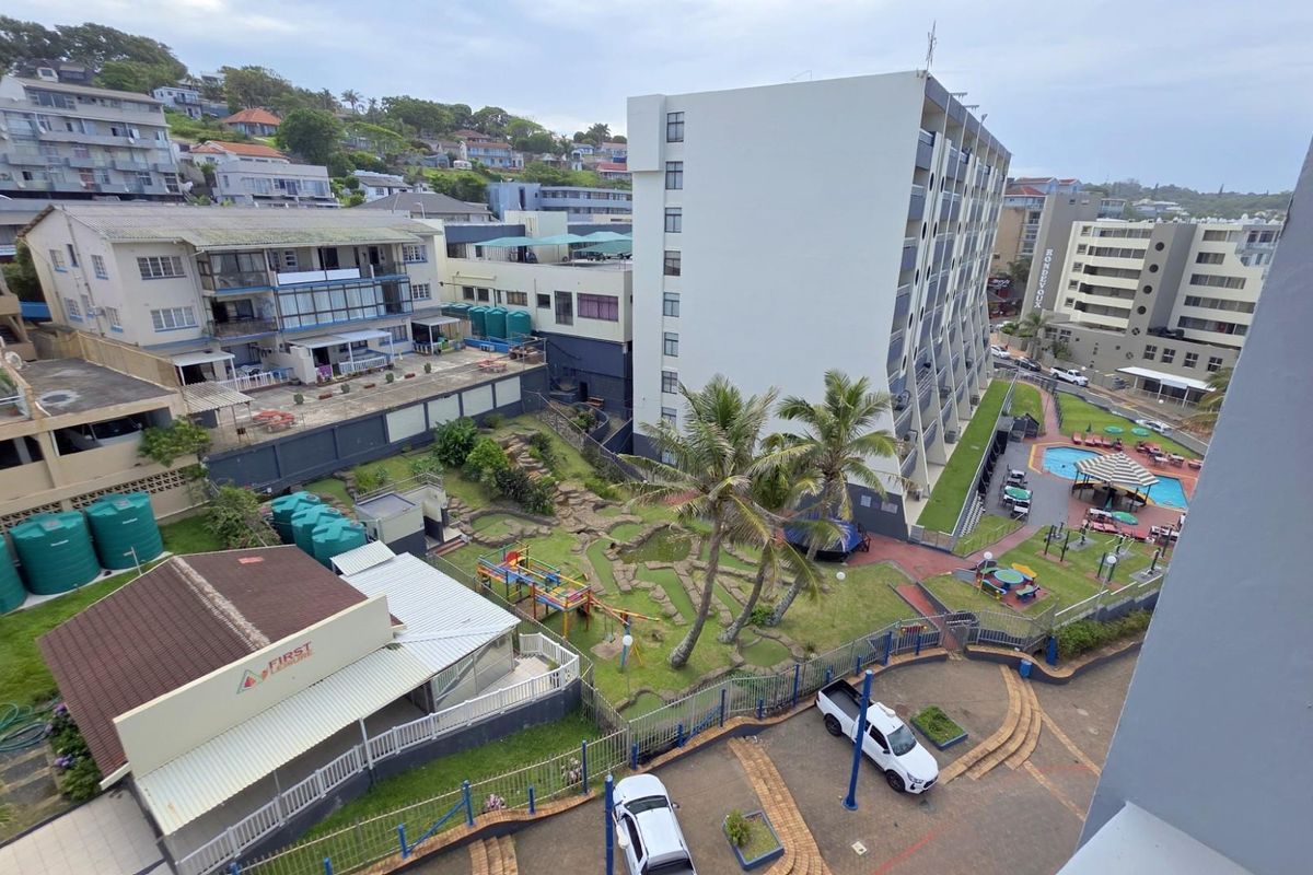 Lovely 2 bedroom, 2 bathroom Beachfront apartment on the Margate Golden Mile - Photo 5