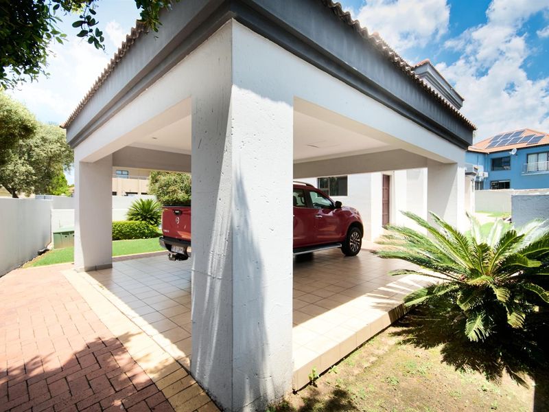 4 Bedroom House for Sale in Blue Hills - Photo 9