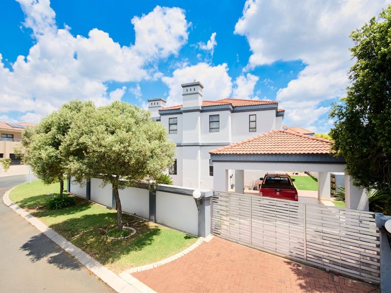 4 Bedroom House for Sale in Blue Hills - Photo 8