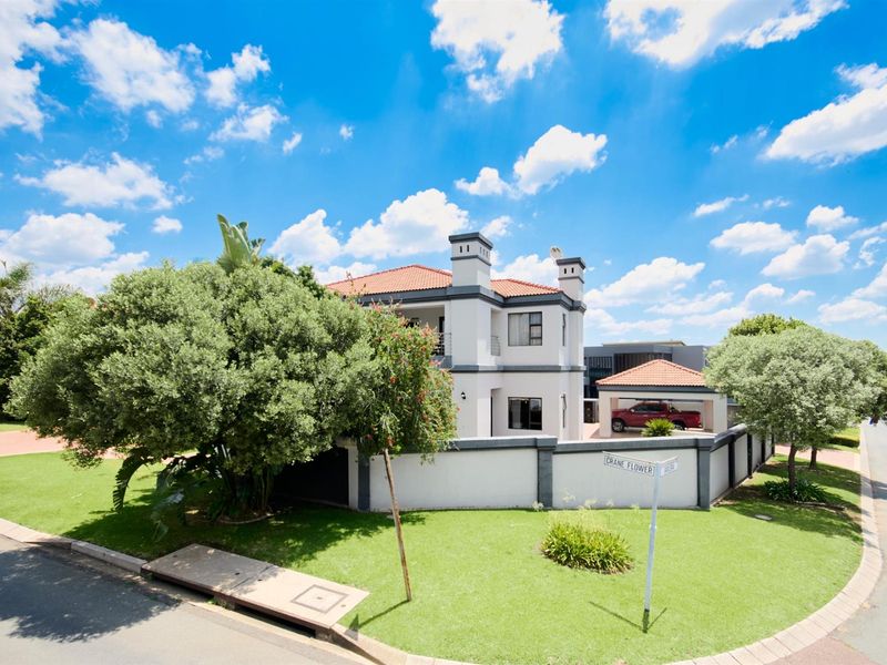 4 Bedroom House for Sale in Blue Hills - Photo 6