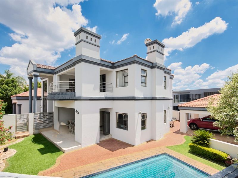 4 Bedroom House for Sale in Blue Hills - Photo 1