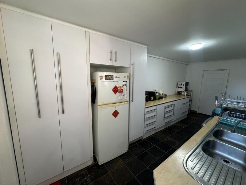 House For Sale in Edgemead, Goodwood - Photo 5