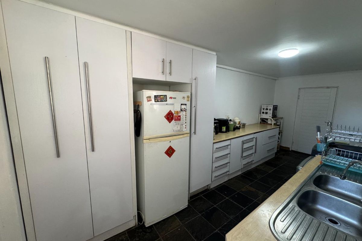 House For Sale in Edgemead, Goodwood - Photo 5