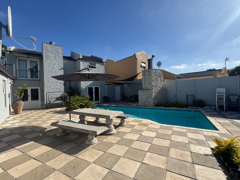 House For Sale in Edgemead, Goodwood - Photo 2