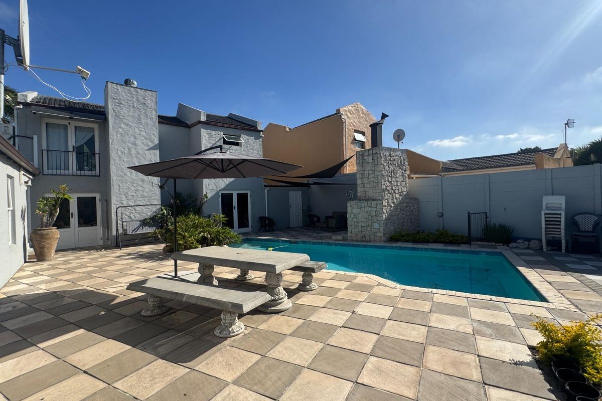 House For Sale in Edgemead, Goodwood - Photo 2