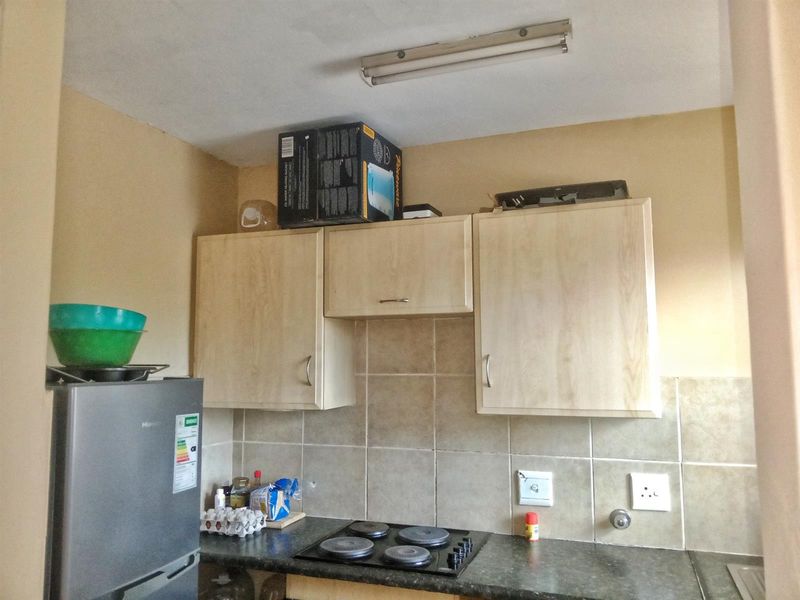 Modern Apartment for Rent in Daffodil Gardens, Karen Park - Pretoria North - Photo 3