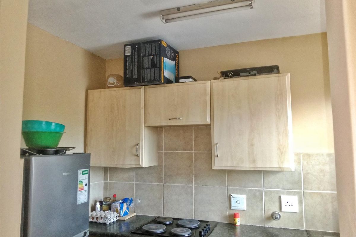 Modern Apartment for Rent in Daffodil Gardens, Karen Park - Pretoria North - Photo 3