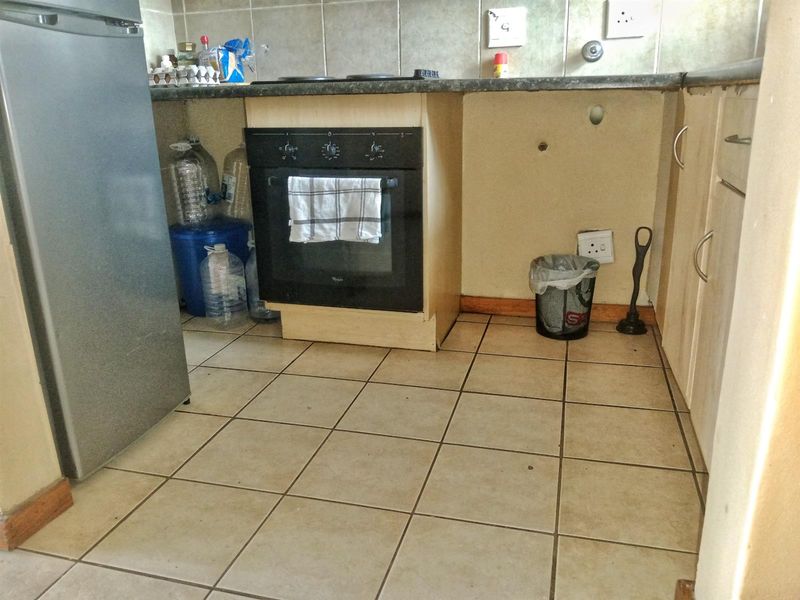 Modern Apartment for Rent in Daffodil Gardens, Karen Park - Pretoria North - Photo 2