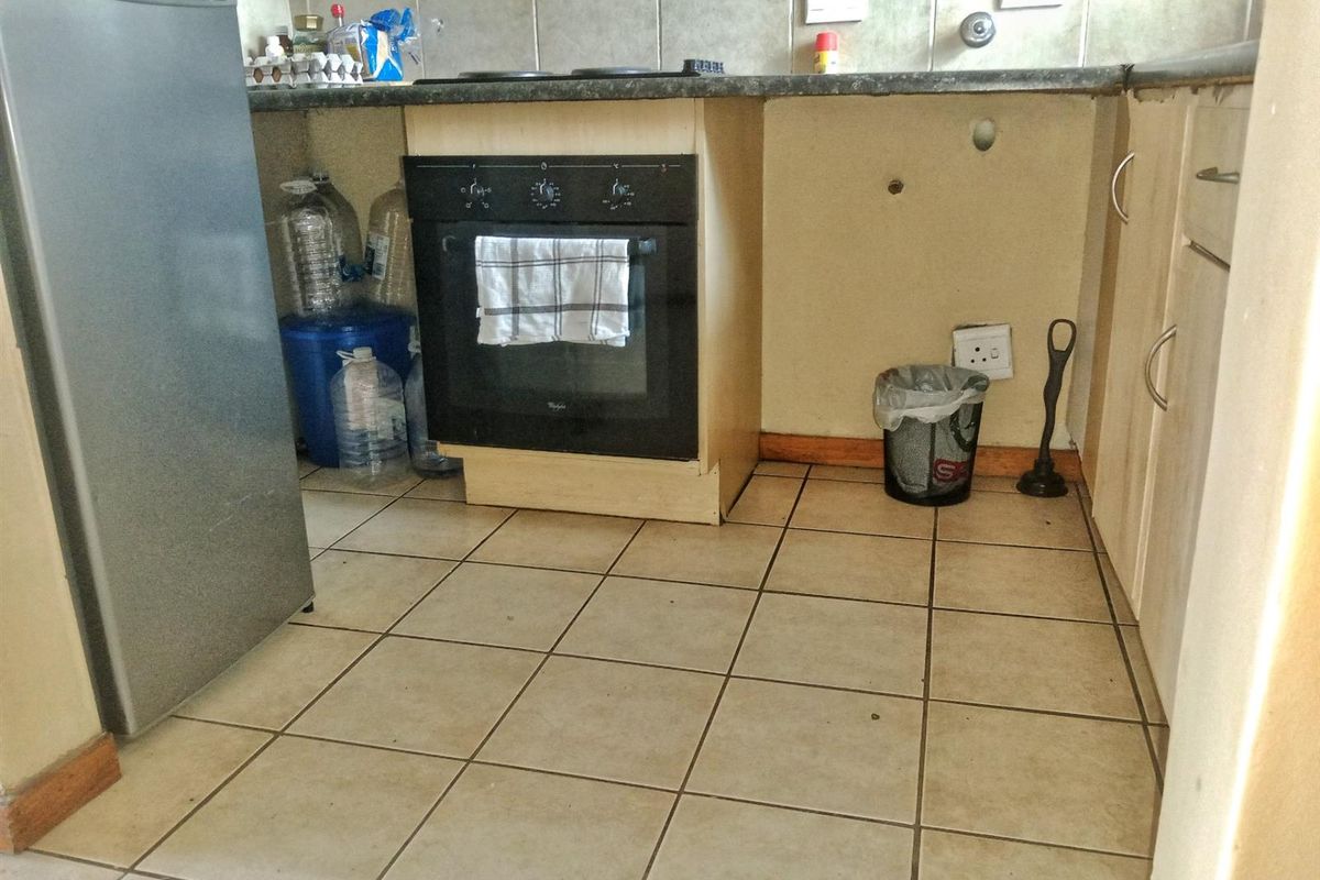 Modern Apartment for Rent in Daffodil Gardens, Karen Park - Pretoria North - Photo 2