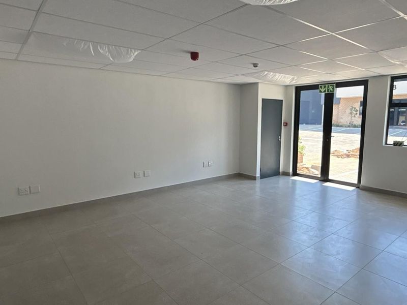 Warehouse To Let | Private Yard | Secure Silverview Business Park - Photo 3