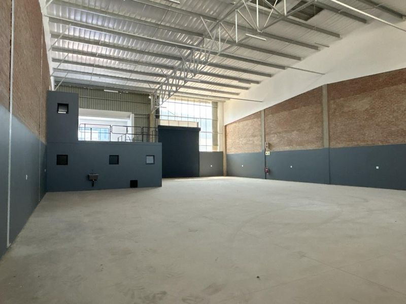 Warehouse To Let | Private Yard | Secure Silverview Business Park - Photo 2