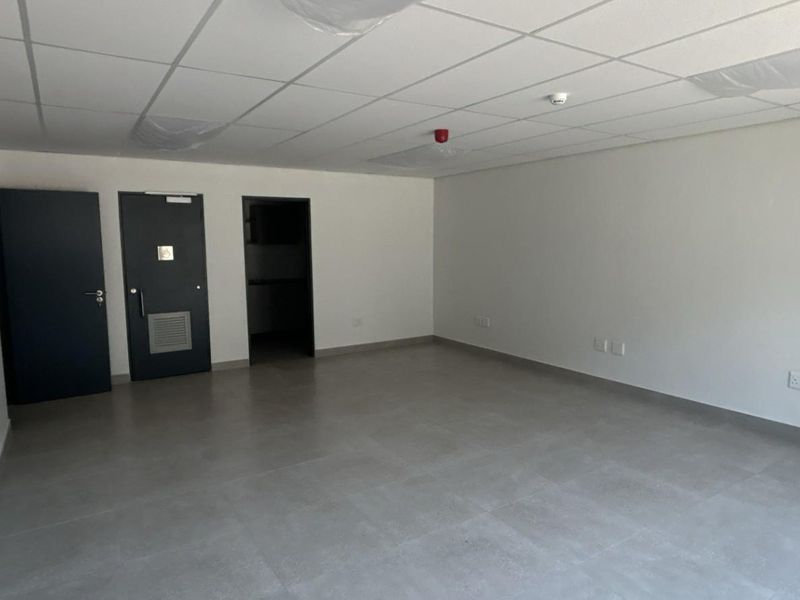 Warehouse To Let | Private Yard | Secure Silverview Business Park - Photo 6