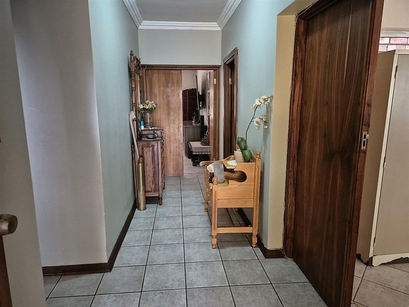 8-Bedroom Luxury Property for Sale in Grimbeeck Park, Potchefstroom - Photo 5