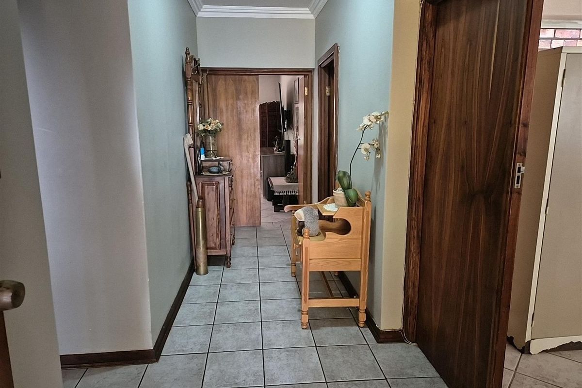 8-Bedroom Luxury Property for Sale in Grimbeeck Park, Potchefstroom - Photo 5