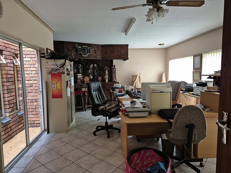 8-Bedroom Luxury Property for Sale in Grimbeeck Park, Potchefstroom - Photo 6