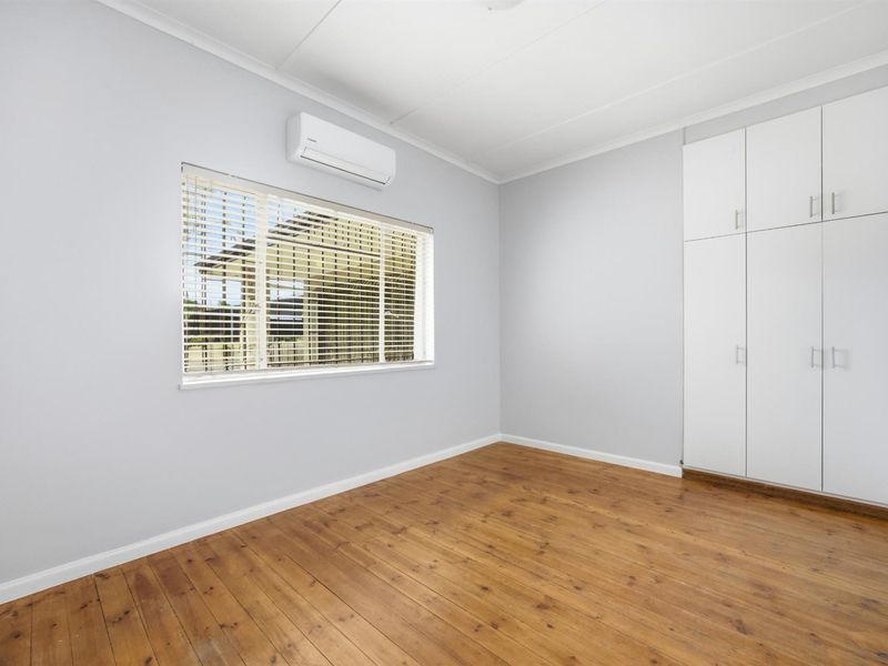 Exceptional 3 Bedroom Home + Separate 2 Bedroom Flat | Prime Vrykyk Location - Photo 8