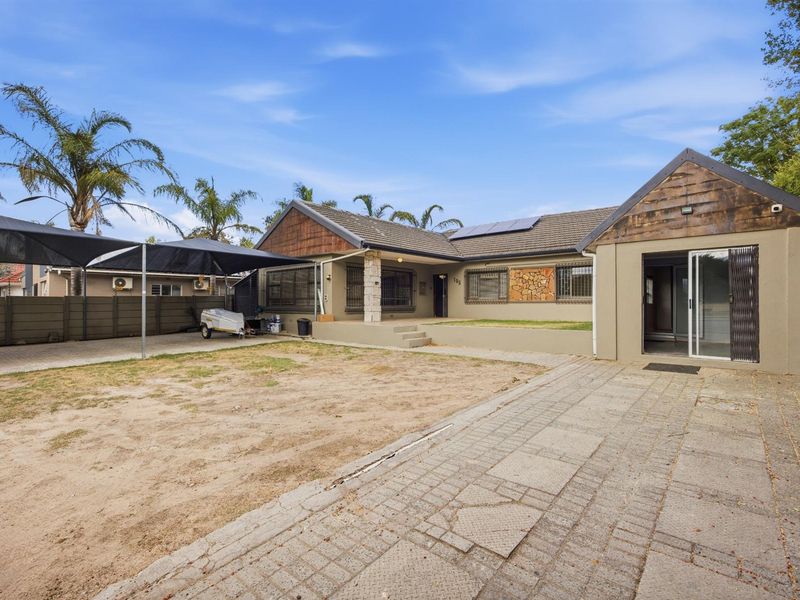 Exceptional 3 Bedroom Home + Separate 2 Bedroom Flat | Prime Vrykyk Location - Photo 9