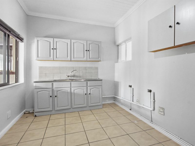 Exceptional 3 Bedroom Home + Separate 2 Bedroom Flat | Prime Vrykyk Location - Photo 7