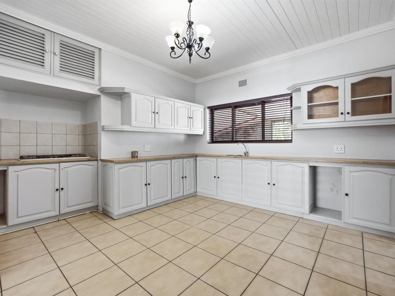 Exceptional 3 Bedroom Home + Separate 2 Bedroom Flat | Prime Vrykyk Location - Photo 6