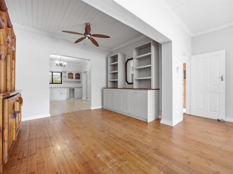 Exceptional 3 Bedroom Home + Separate 2 Bedroom Flat | Prime Vrykyk Location - Photo 5