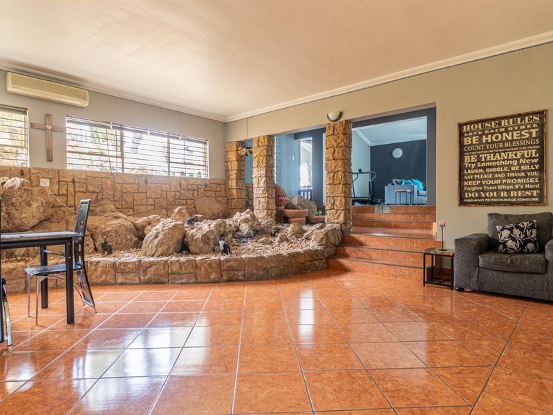 Sophisticated Triple-Dwelling Estate in Noordheuwel - Photo 9