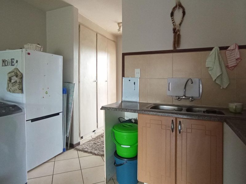 Bachelor Apartment for Sale in Sagewood - Photo 6