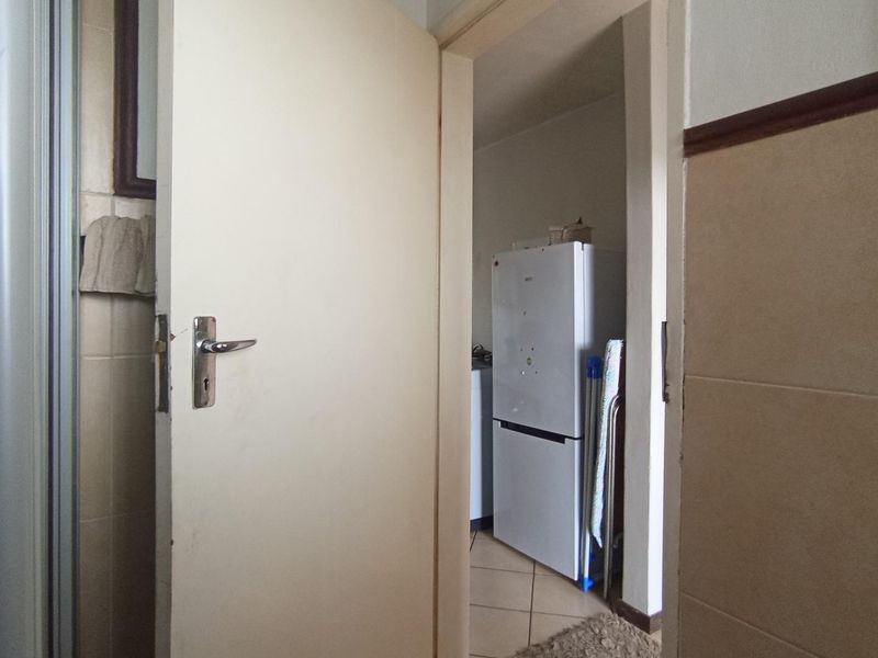 Bachelor Apartment for Sale in Sagewood - Photo 5