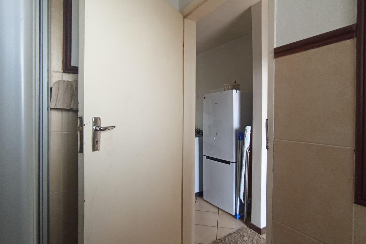 Bachelor Apartment for Sale in Sagewood - Photo 5