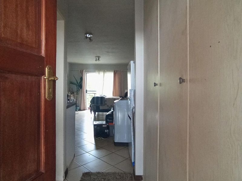 Bachelor Apartment for Sale in Sagewood - Photo 3