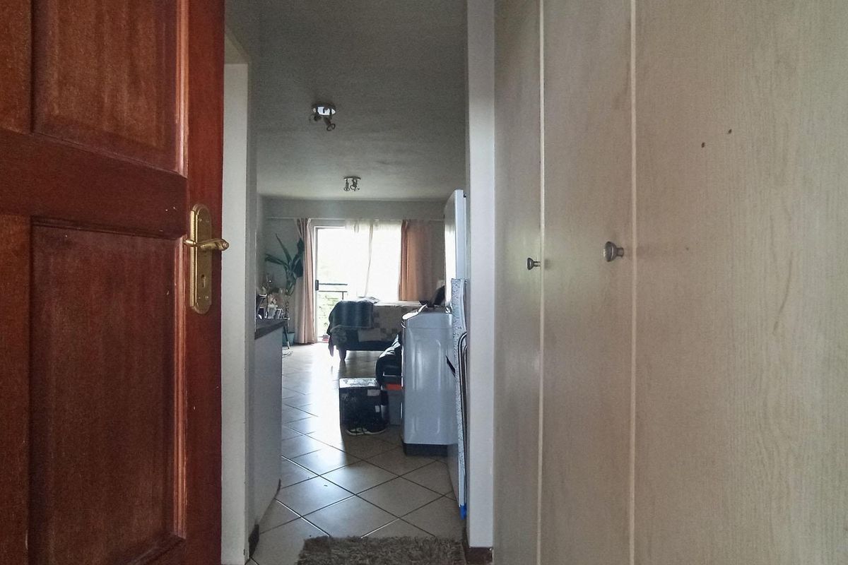 Bachelor Apartment for Sale in Sagewood - Photo 3