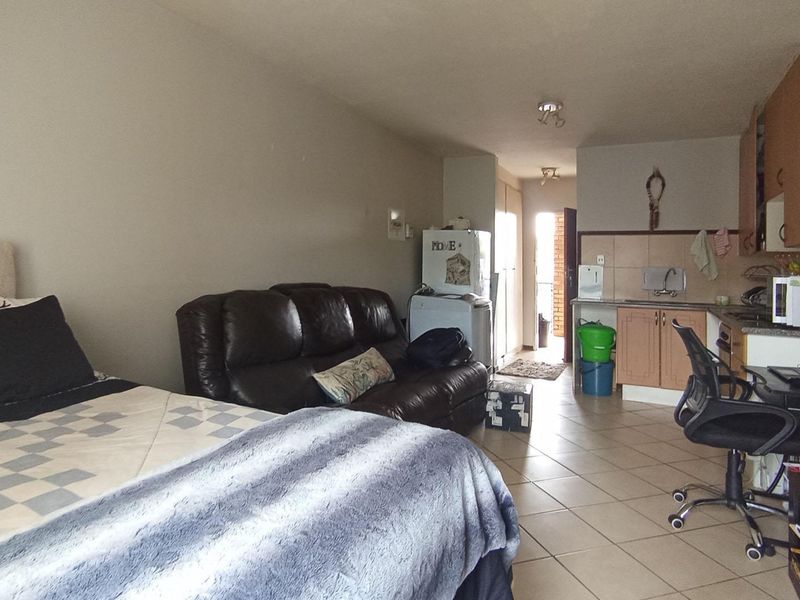 Bachelor Apartment for Sale in Sagewood - Photo 9