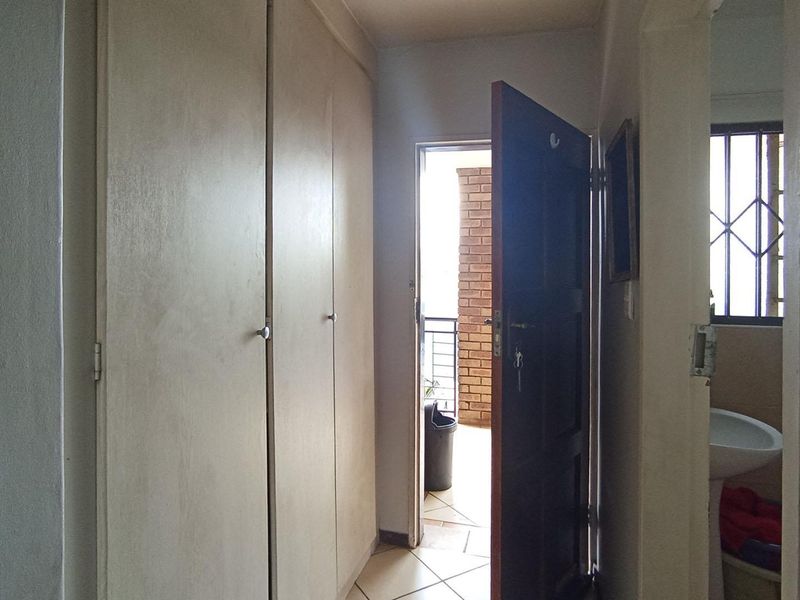 Bachelor Apartment for Sale in Sagewood - Photo 7