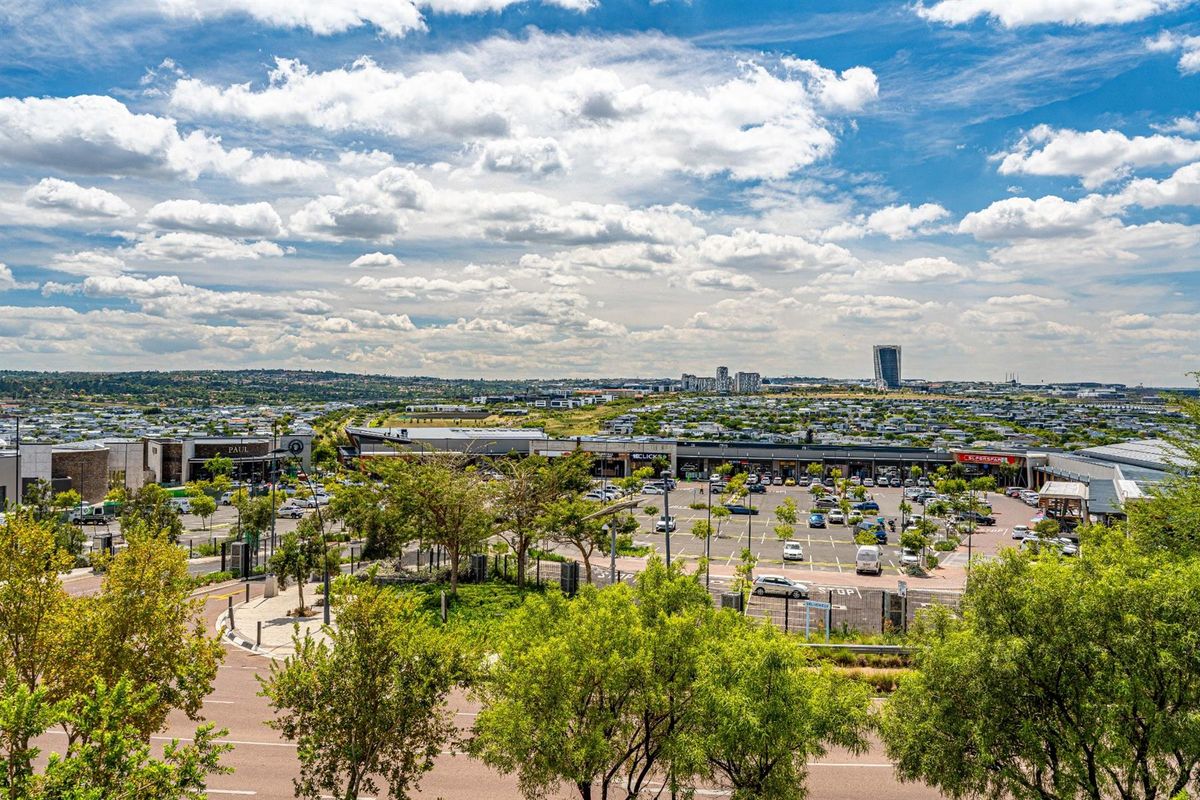 2-Bed, 2-Bath Penthouse Apartment For Sale in The Polofields, Waterfall, Midrand - Photo 2