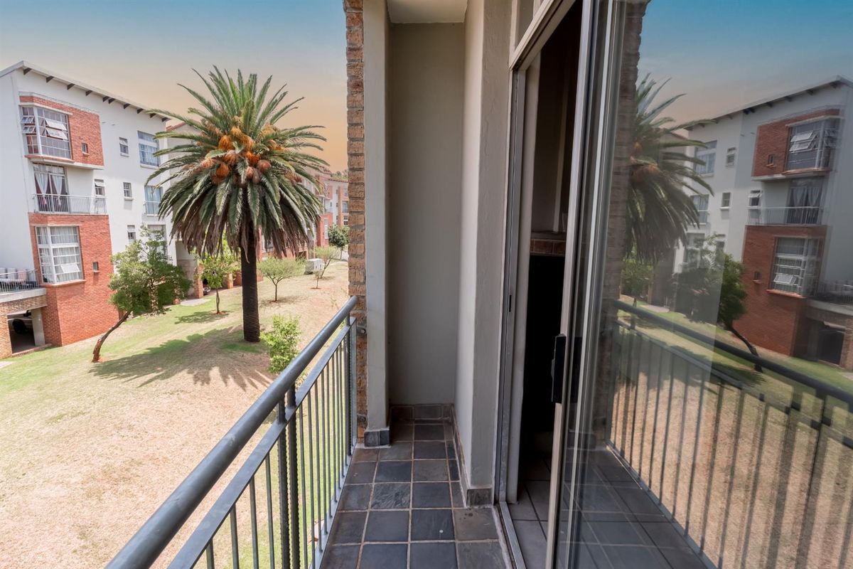 Modern 1 Bedroom, Loft Apartment To Rent in Houghton Village - Photo 3