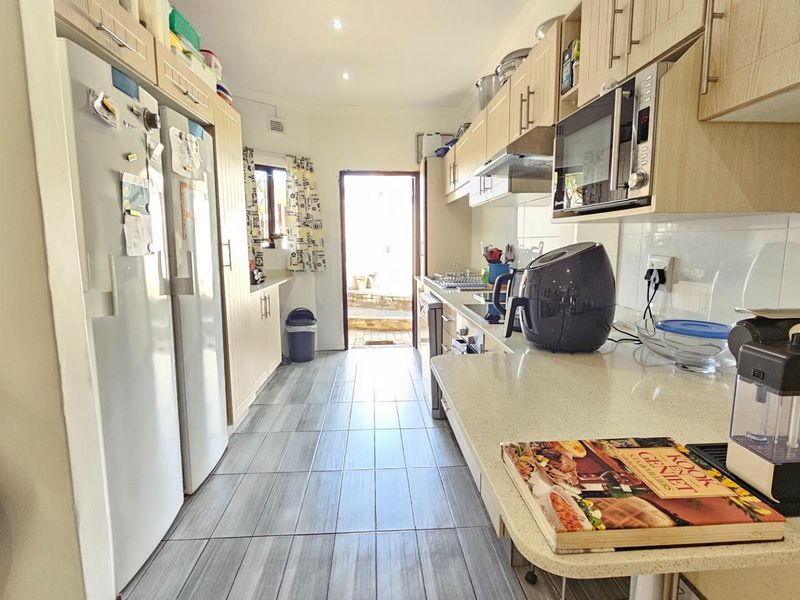 Townhouse For Sale in Margate, KwaZulu Natal - Photo 3