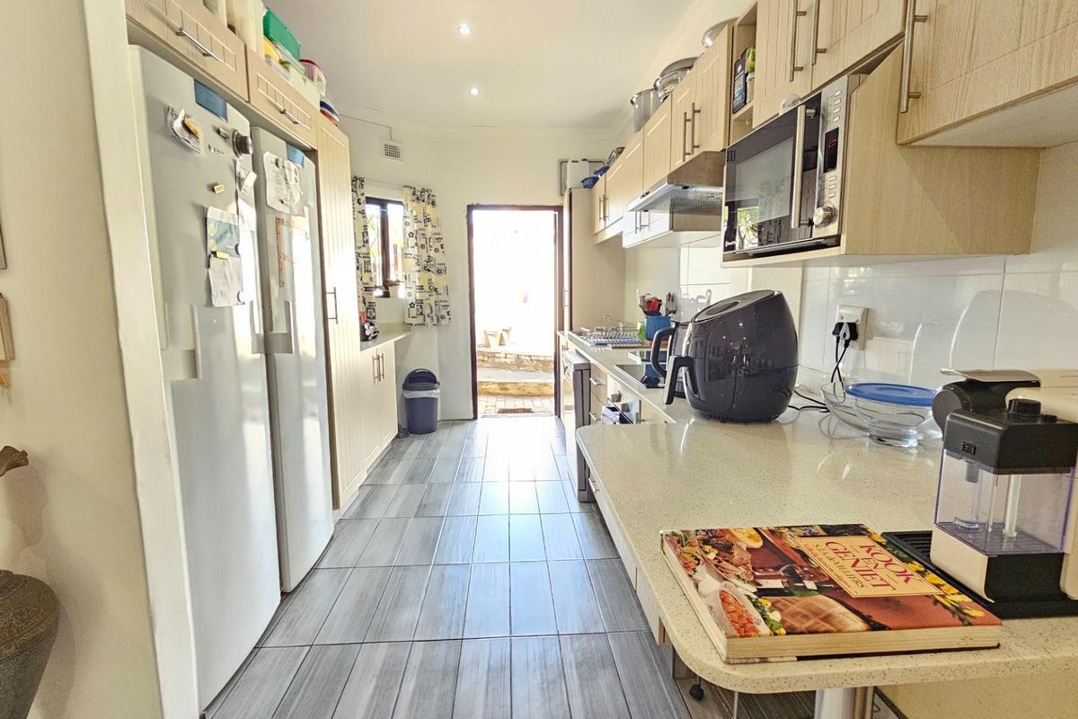 Townhouse For Sale in Margate, KwaZulu Natal - Photo 3