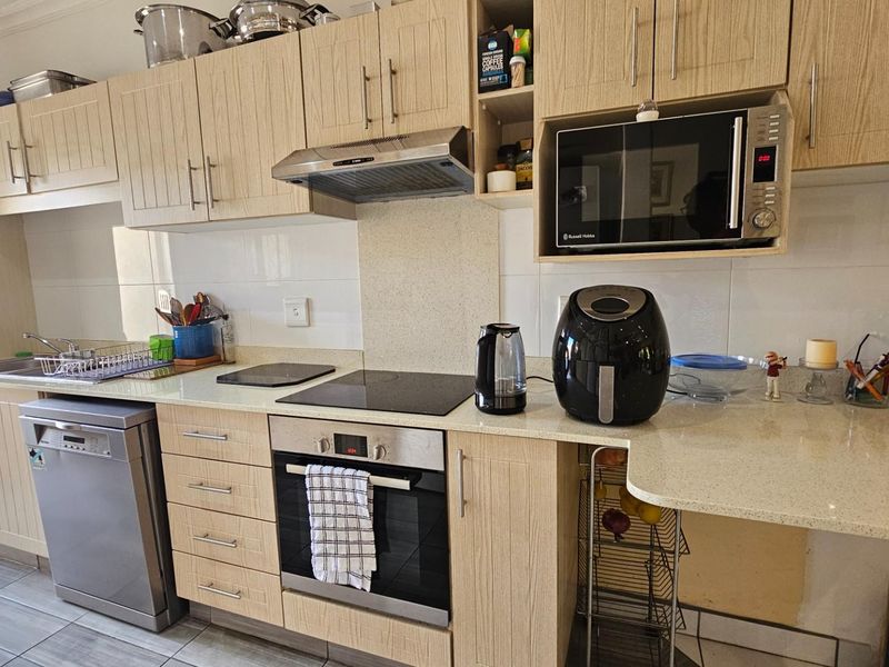 Townhouse For Sale in Margate, KwaZulu Natal - Photo 4