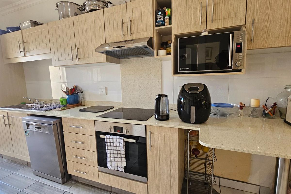 Townhouse For Sale in Margate, KwaZulu Natal - Photo 4