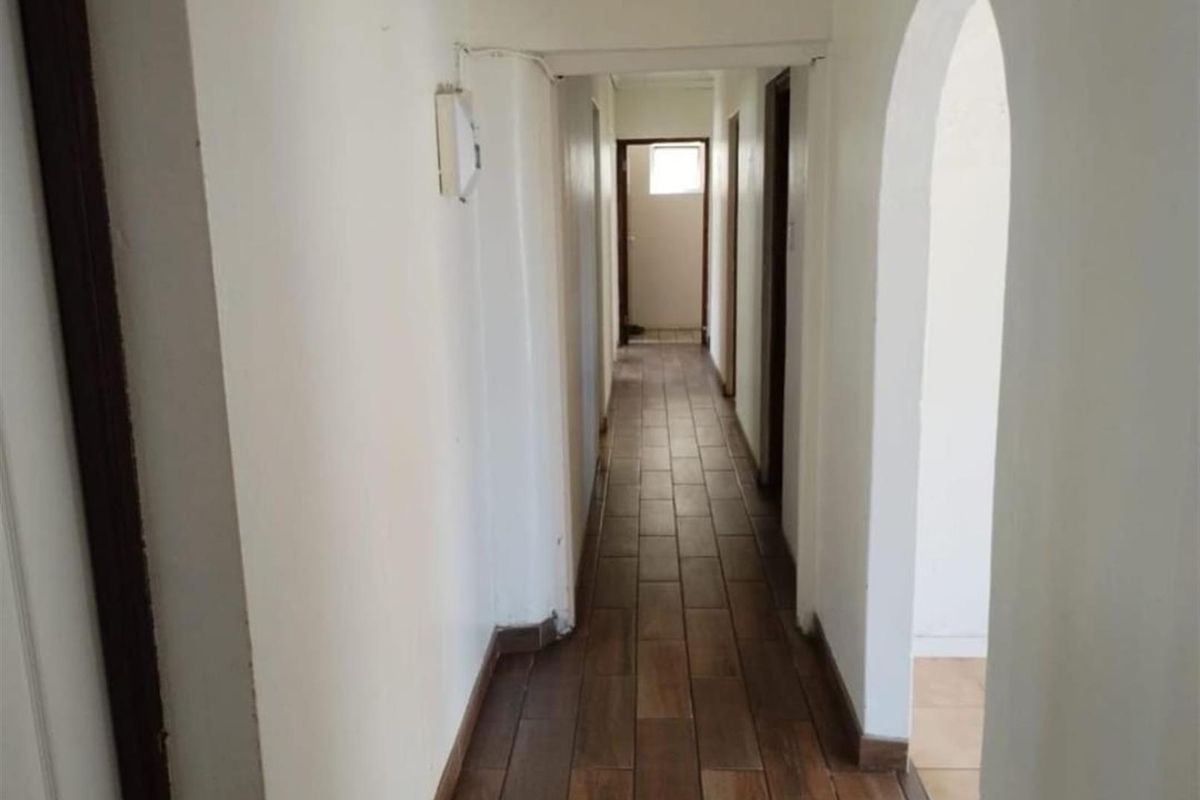 4 BEDROOM HOUSE IN PACALTSDORP FOR SALE - Photo 5