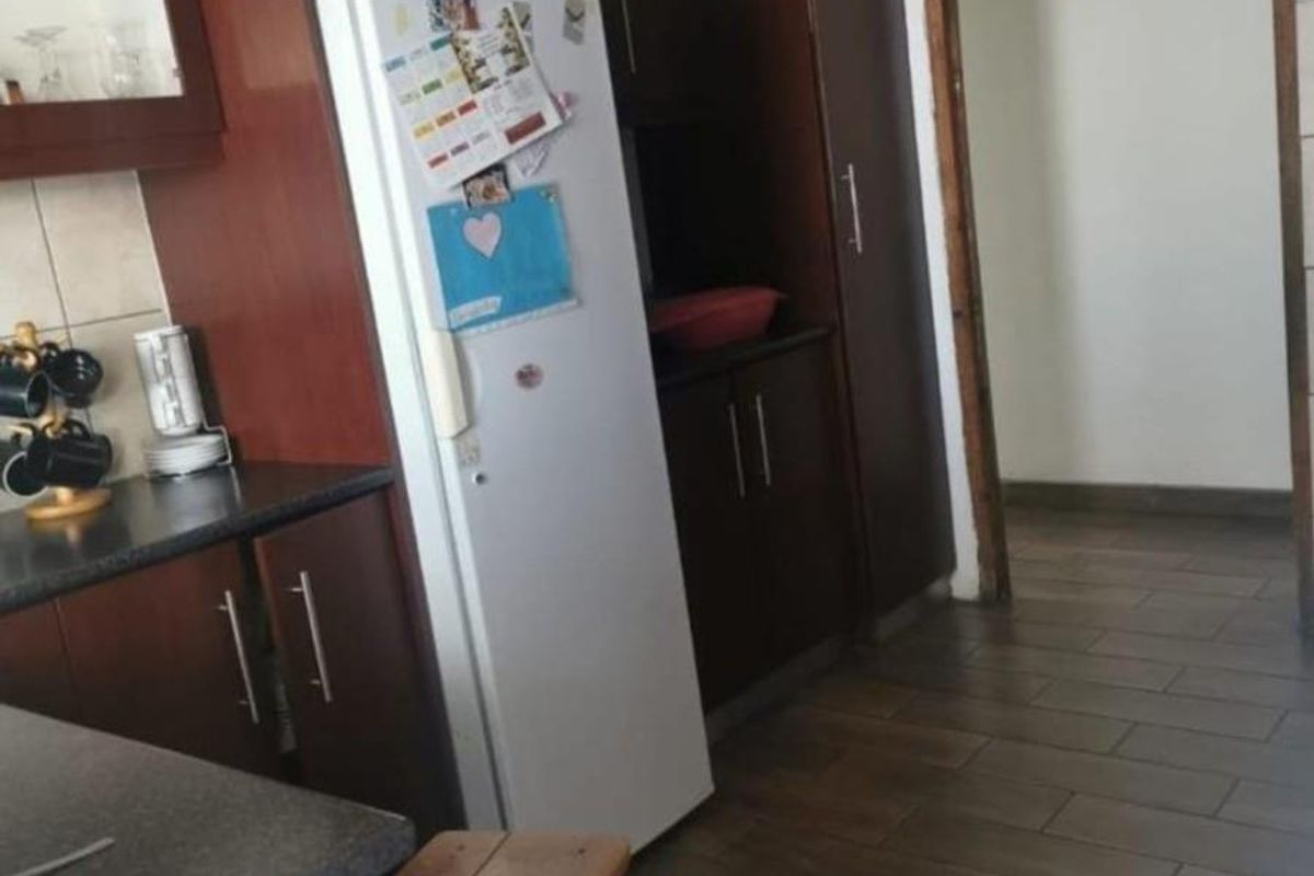 4 BEDROOM HOUSE IN PACALTSDORP FOR SALE - Photo 4