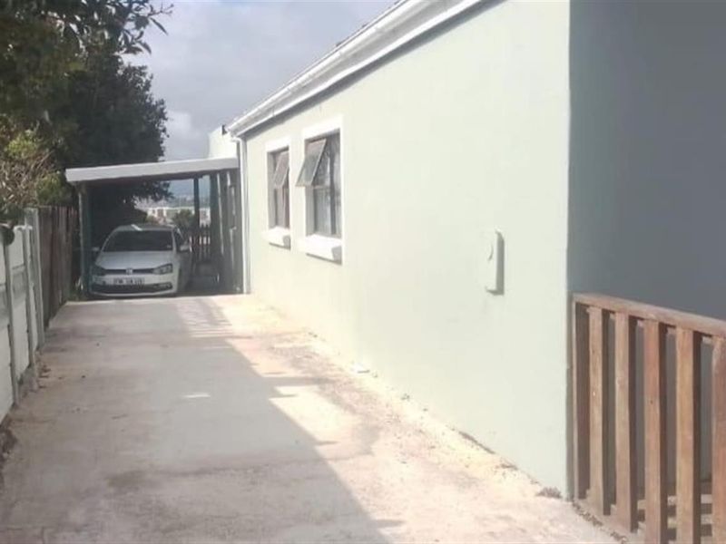 4 BEDROOM HOUSE IN PACALTSDORP FOR SALE - Photo 2